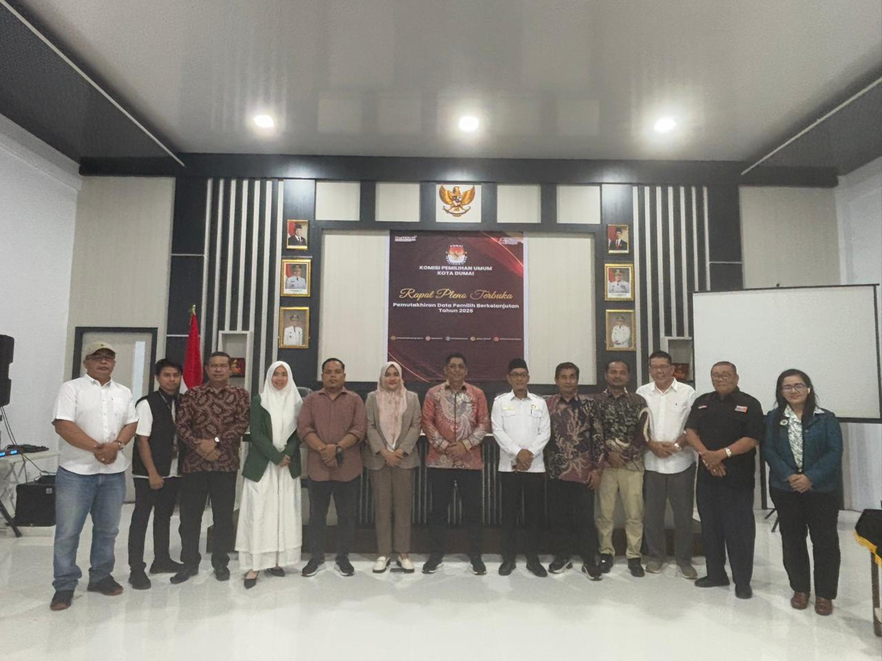 Bawaslu Kota Dumai Hadiri Rapat Pleno Rekapitulasi Data Pemilih Berkelanjutan Triwulan II Tahun 2025