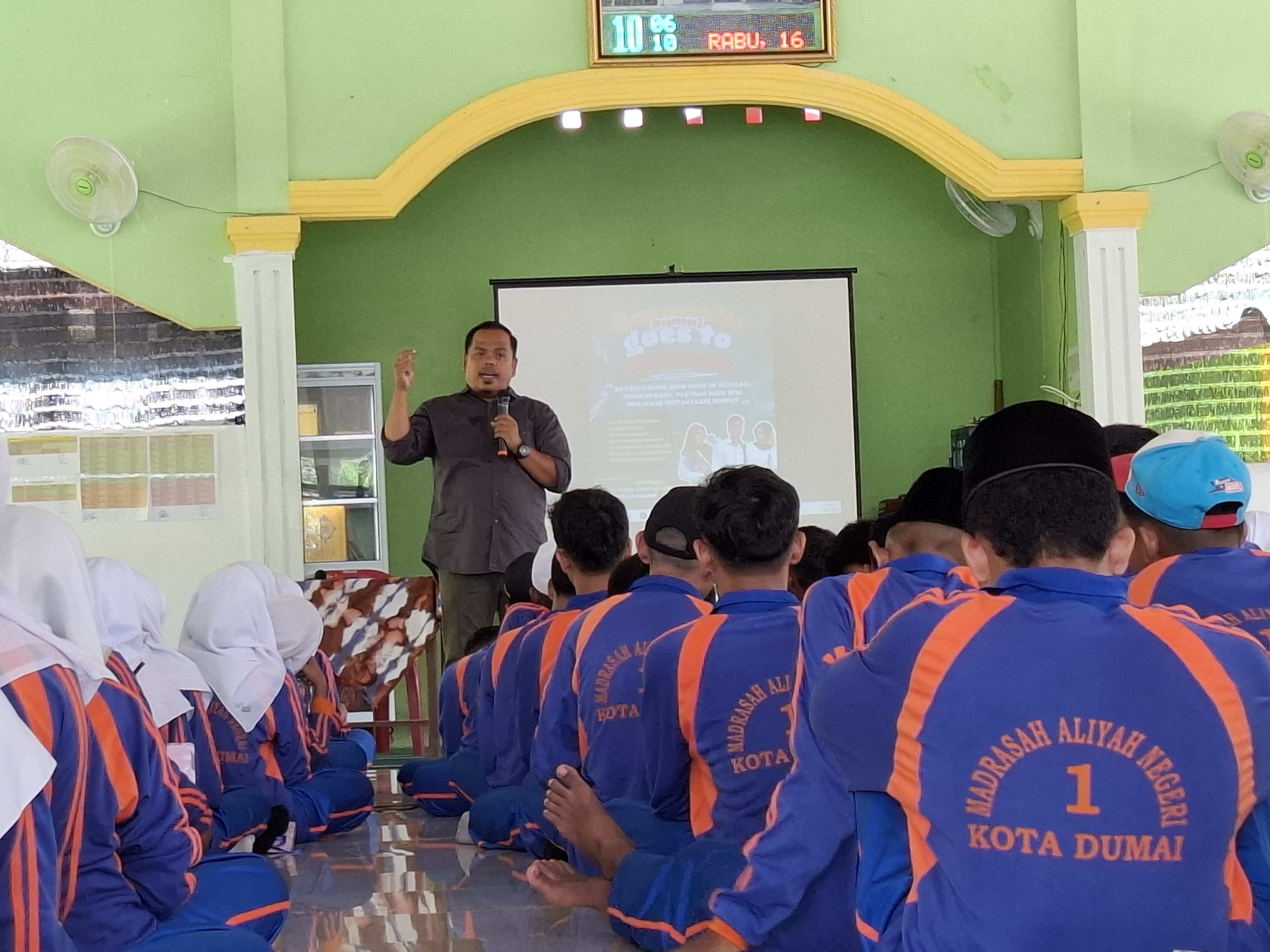 Bawaslu Dumai Datangi MAN 1 Dumai Agenda Goes To School
