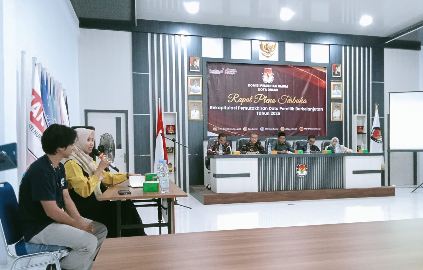 Rapat Pleno Data Pemilih Berkelanjutan Triwulan III KPU Kota Dumai: Bawaslu Sampaikan Beberapa Catatan Pengawasan
