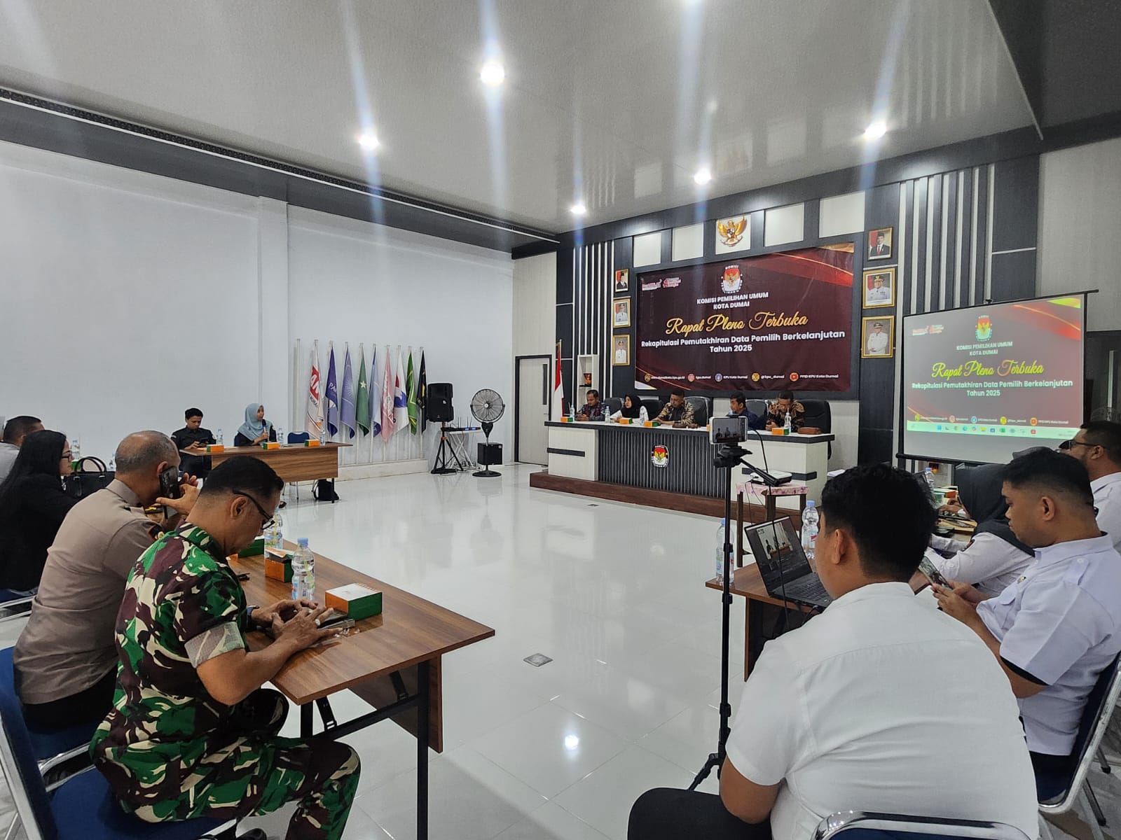 Bawaslu Kota Dumai Hadiri Rapat Pleno Terbuka Rekapitulasi PDPB Triwulan IV Tahun 2025
