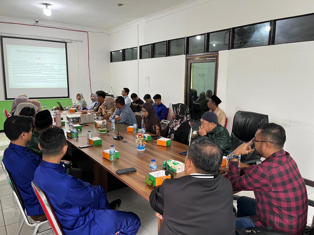 Tingkatkan Manajemen SDM Pengawas Dan Kesekretariatan, Bawaslu Dumai Gelar Raker