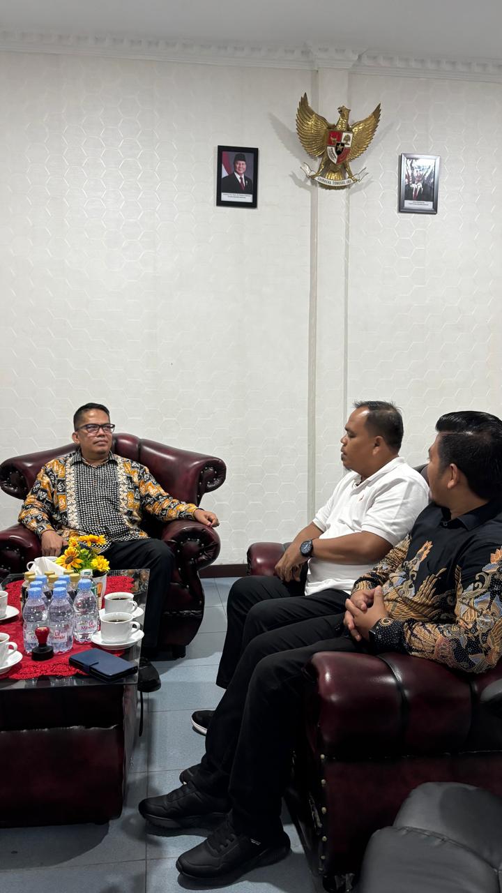 Ketua Bawaslu Kota Dumai dan Rektor UNIDUM Berkomitmen Membangun Demokrasi dari Kampus Kemasyarakat