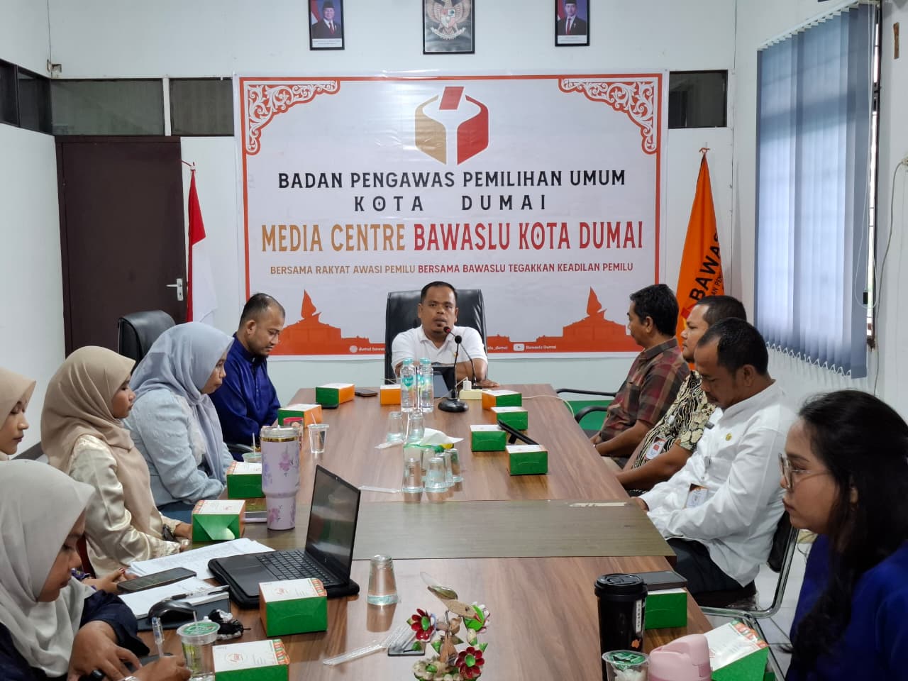 Tingkatkan Manajemen SDM Pengawas Dan Kesekretariatan, Bawaslu Dumai Gelar Rapat