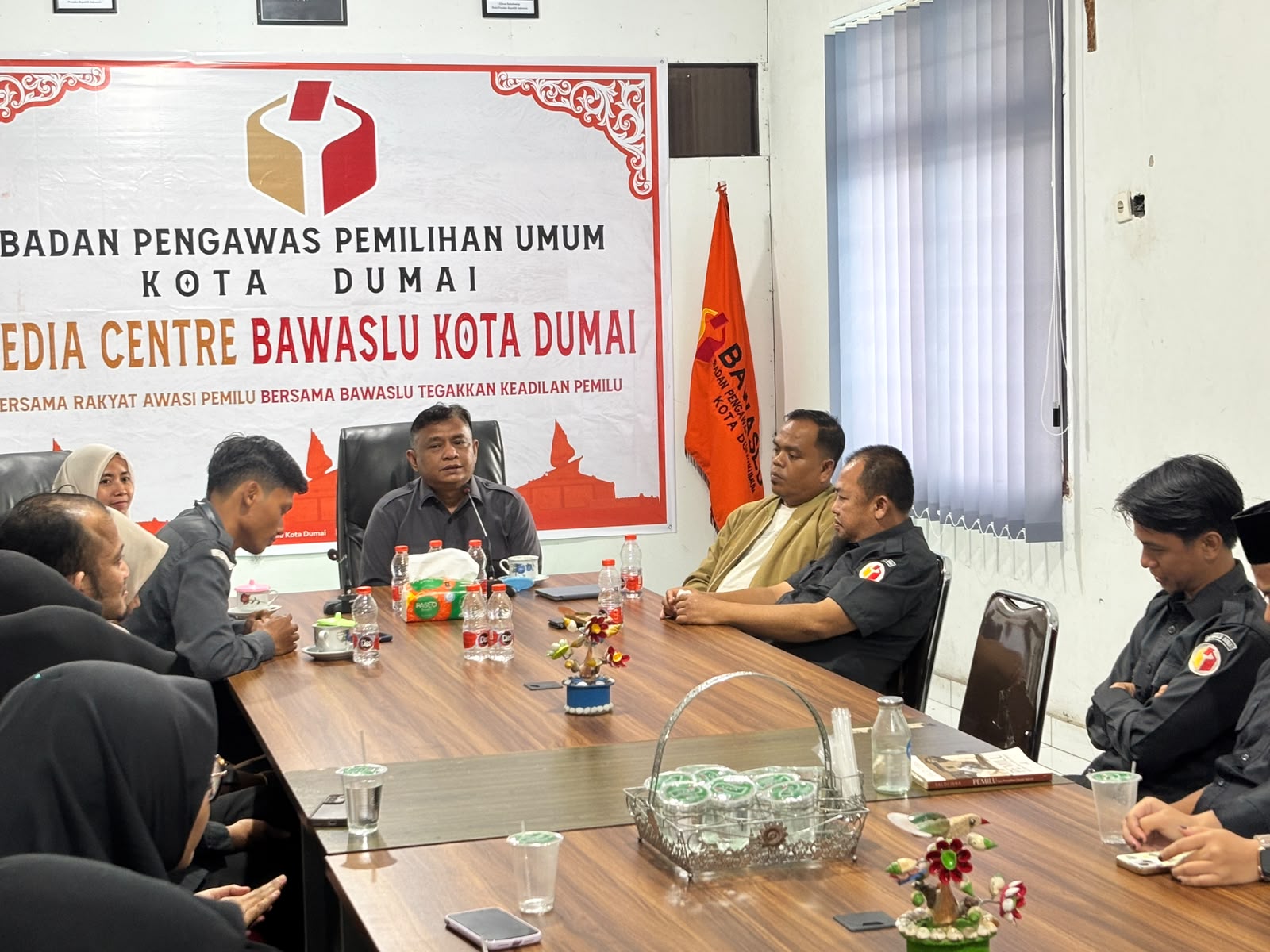 Kasek Bawaslu Riau Kunjungi Bawaslu Kota Dumai, Tegaskan; Disiplin, Upgrade Diri, dan Penguatan Sinergi dan Kinerja
