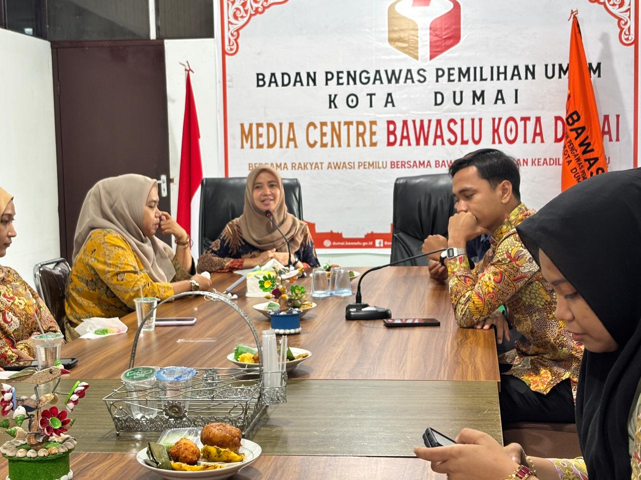 Membedah Hasil Rilis Humas Bawaslu Riau; Bawaslu Kota Dumai Berkomitmen Tingkatkan Kinerja Kehumasan