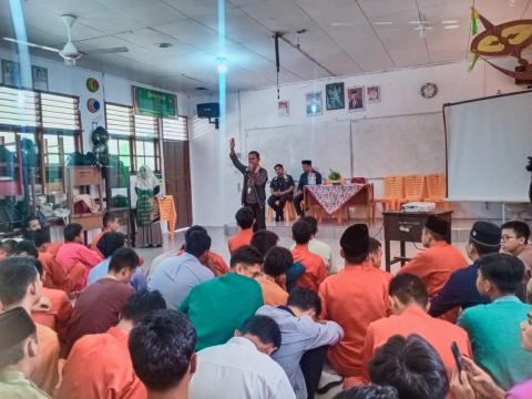 Bawaslu Kota Dumai Goes to School ke SMAN 1; Partisipasi Pemilih Pemula di Pilkada adalah Bentuk Cinta Indonesia