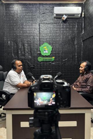 Dialog di Podcast UNIDUM: Ketua Bawaslu Kota Dumai Imbauan Generasi Muda untuk Peduli Pemilu dan Politik