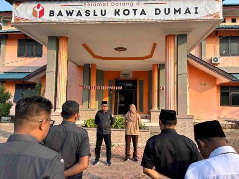 Yossi Rinaldi Pimpin Apel Senin, Tekankan Pentingnya Kedisiplinan Dalam Bekerja