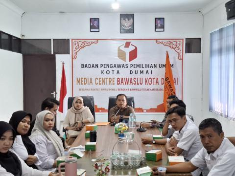 Rapat Pengelolaan PPID, Ketua Bawaslu Kota Dumai Perkuat Komitmen Penataan Dan Transparansi Informasi Publik