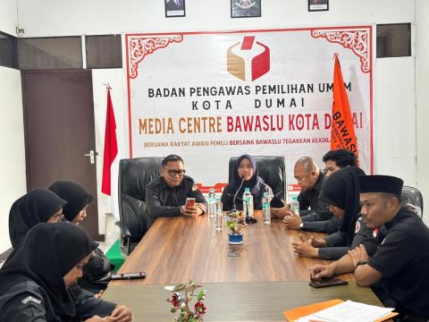 Rapat Minggu Ketiga, Bawaslu Kota Dumai Terus Dorong Efektivitas dan Penguatan Fungsi Kelembagaan pada Jajaran