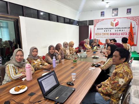 Bawaslu Kota Dumai Evaluasi Kinerja Humas dan Belajar Strategi Produksi Konten Videografi