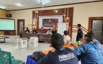 Memastikan Hak Suara Rakyat, Panwascam Dumai Barat Mengawal Pleno Rekapitulasi Hasil Pungut Hitung PSU 2 TPS