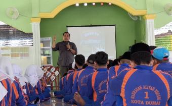 Bawaslu Dumai Datangi MAN 1 Dumai Agenda Goes To School