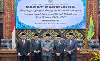 Hadiri Paripurna PAW DPRD Kota Dumai, Bawaslu Dumai Ucapkan Selamat