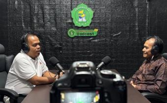 Dialog di Podcast UNIDUM: Ketua Bawaslu Kota Dumai Imbauan Generasi Muda untuk Peduli Pemilu dan Politik