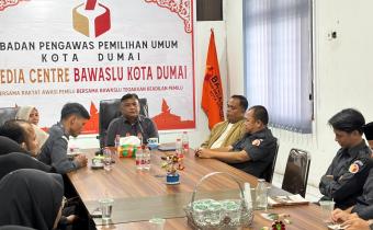 Kasek Bawaslu Riau Kunjungi Bawaslu Kota Dumai, Tegaskan; Disiplin, Upgrade Diri, dan Penguatan Sinergi dan Kinerja