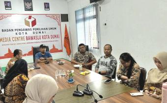Ketua Bawaslu Dumai Buka Kegiatan Pemutakhiran Data ASN Dan Pengisian SKP Di Lingkungan Bawaslu Dumai